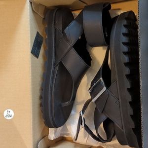 Sorel Roaming T-Strap Sandal in Black Size 7.5